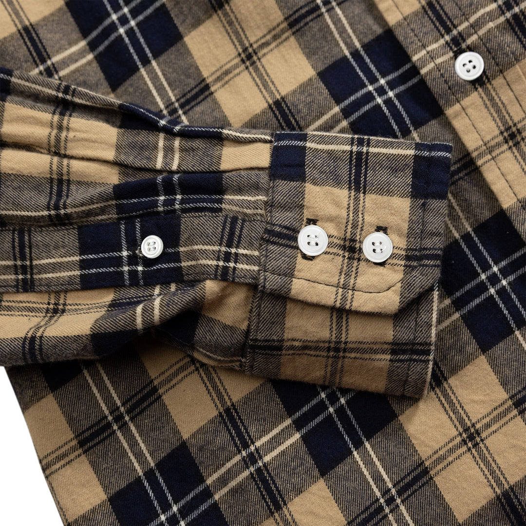 Poignet de chemise flanelle à carreaux avec patte boutonnée et couture de manche
