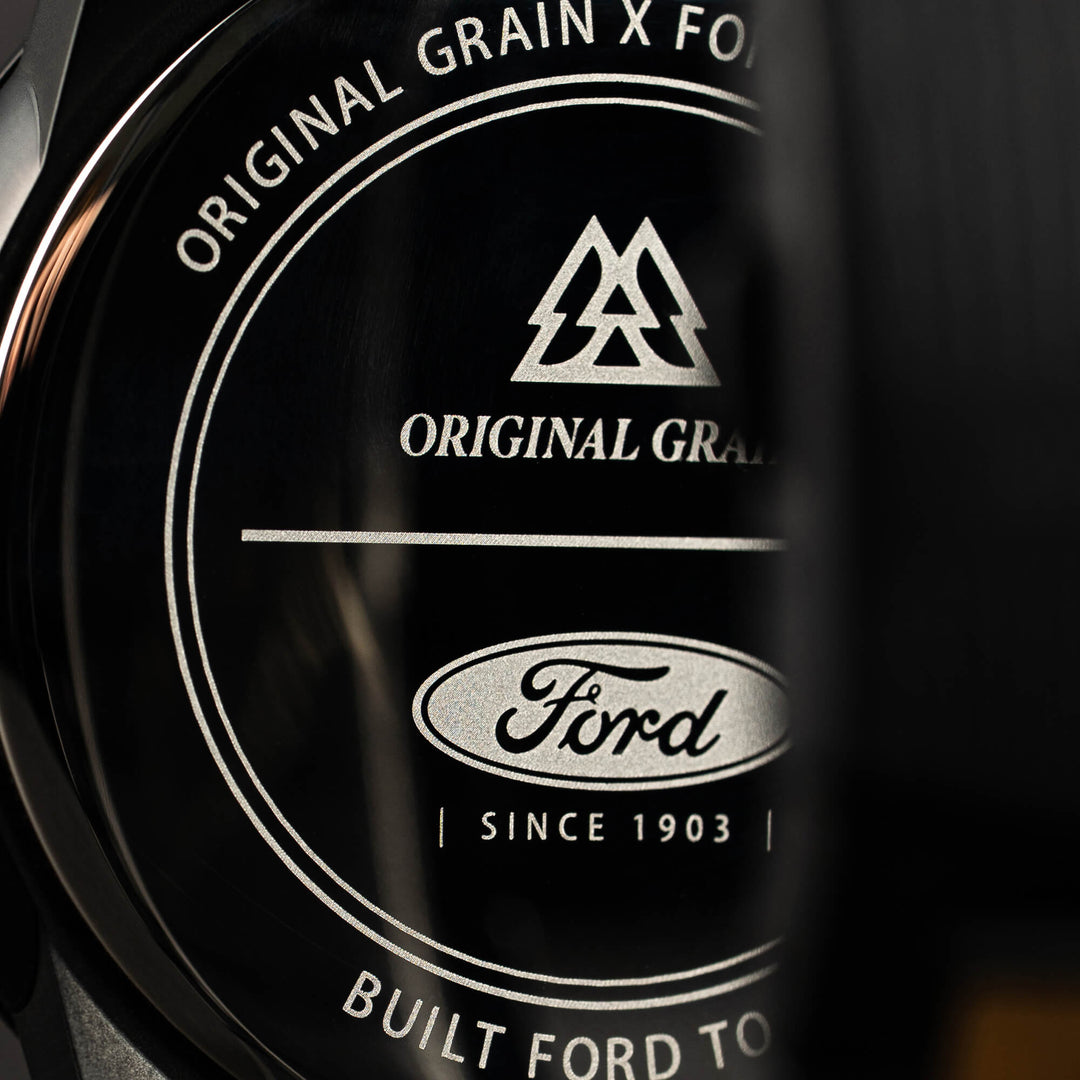Original Grain Ford Barrel 44 mm case close-up with branding text on black dial