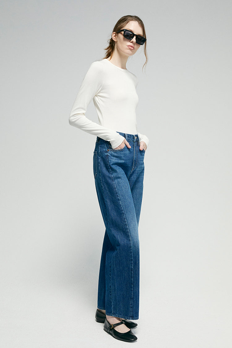 Blue denim ankle jeans, straight wide leg with front pockets and button closure