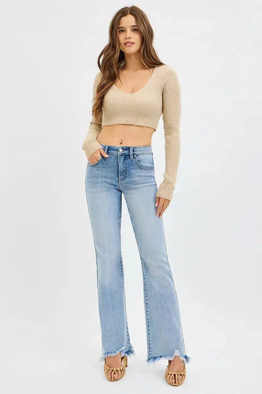 Jeans mit weitem Bein, hellblauer Denim, Mid-Rise Bund und ausgefranster Saumkante