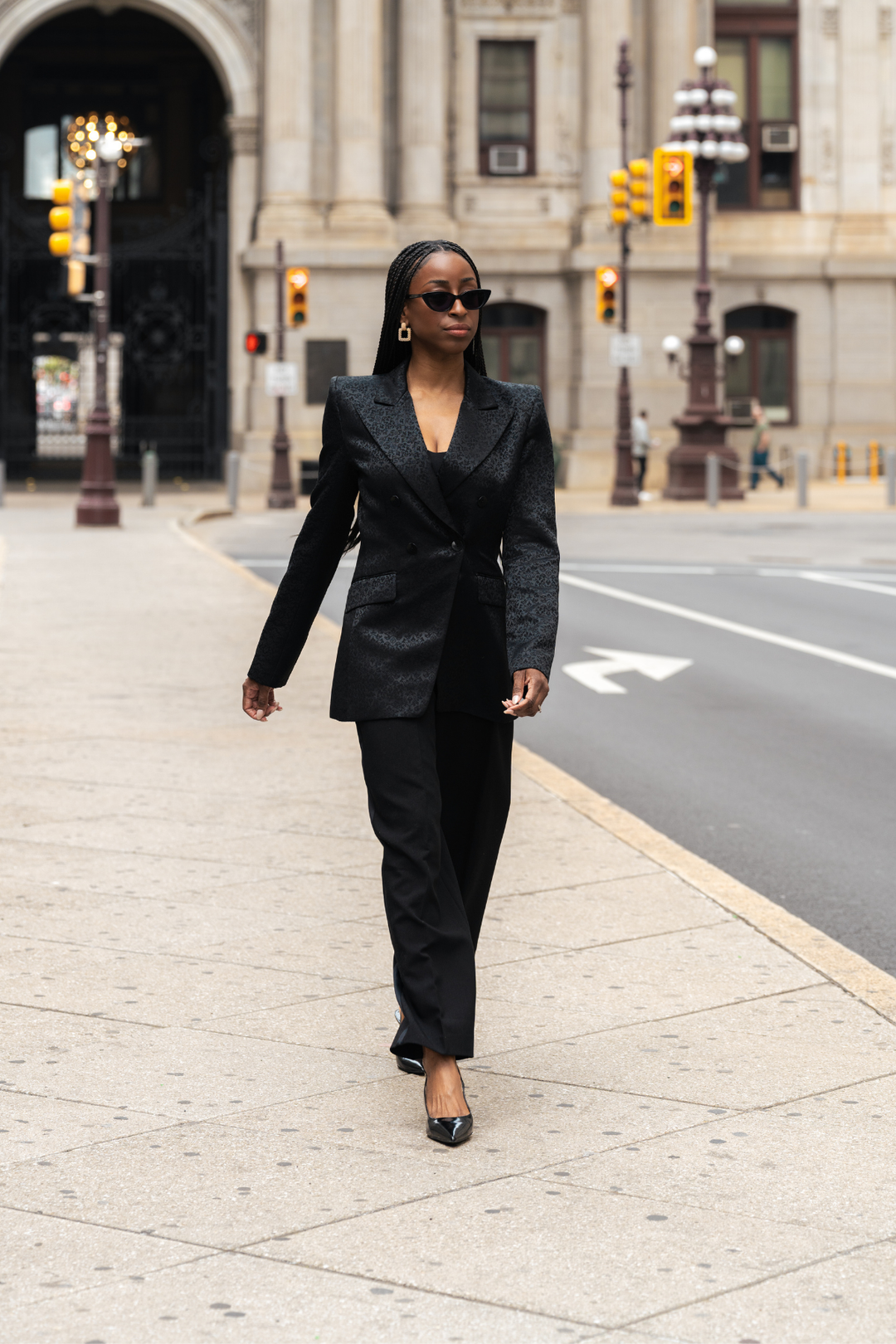 PREMIER Blazers in Black: double-breasted style blazer with tailored lapels and buttons