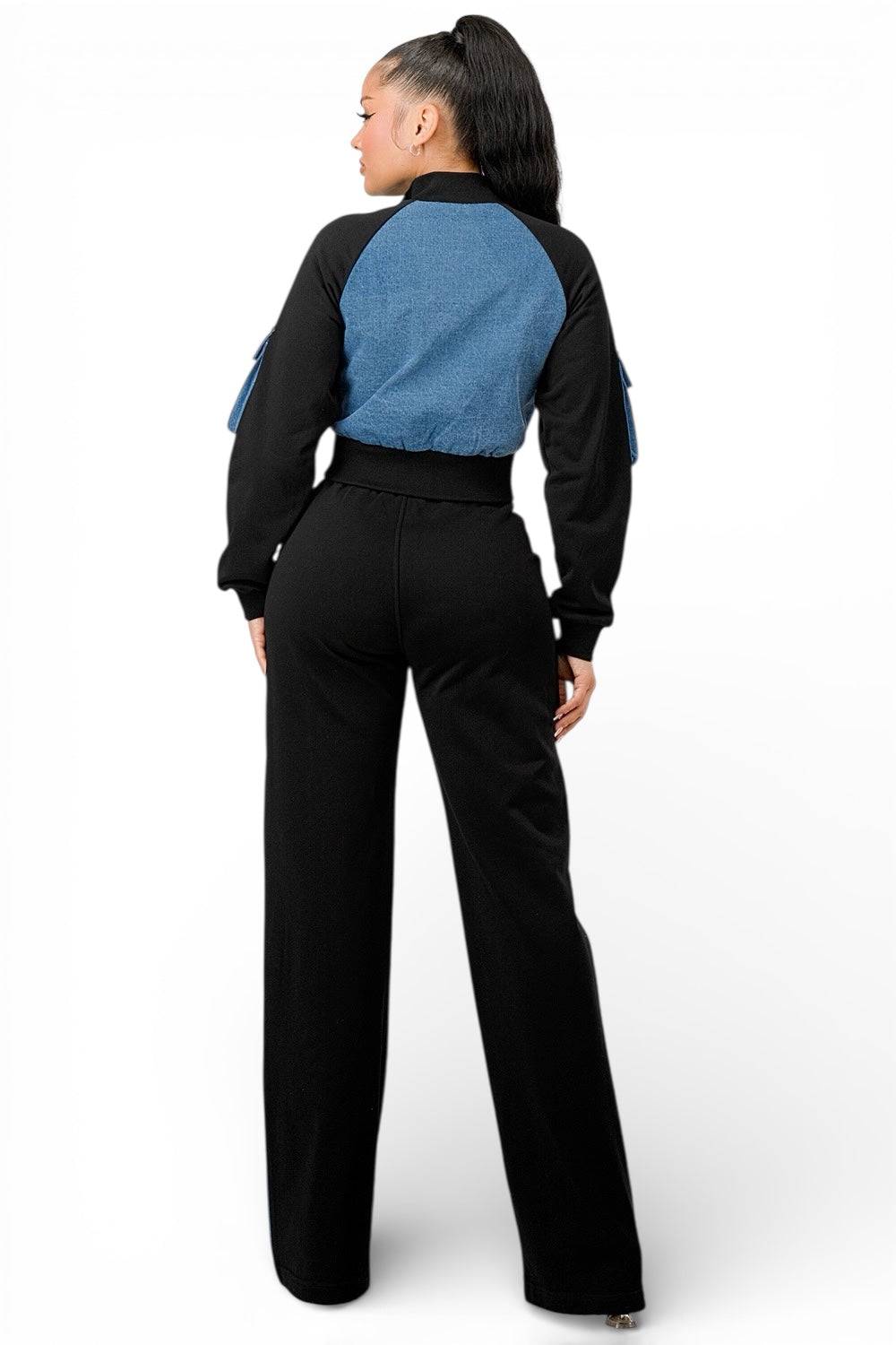 Rückansicht: Crop-Jeansjacke mit Reißverschluss &amp; weite Hose, schwarz/hellblau