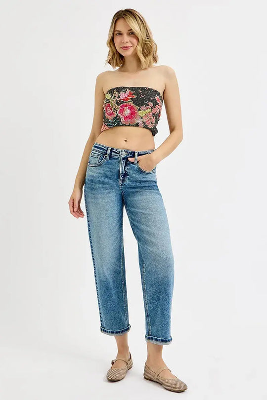 Jeans taille haute coupe boyfriend raccourcie en denim bleu moyen, braguette boutonnée, ourlet
