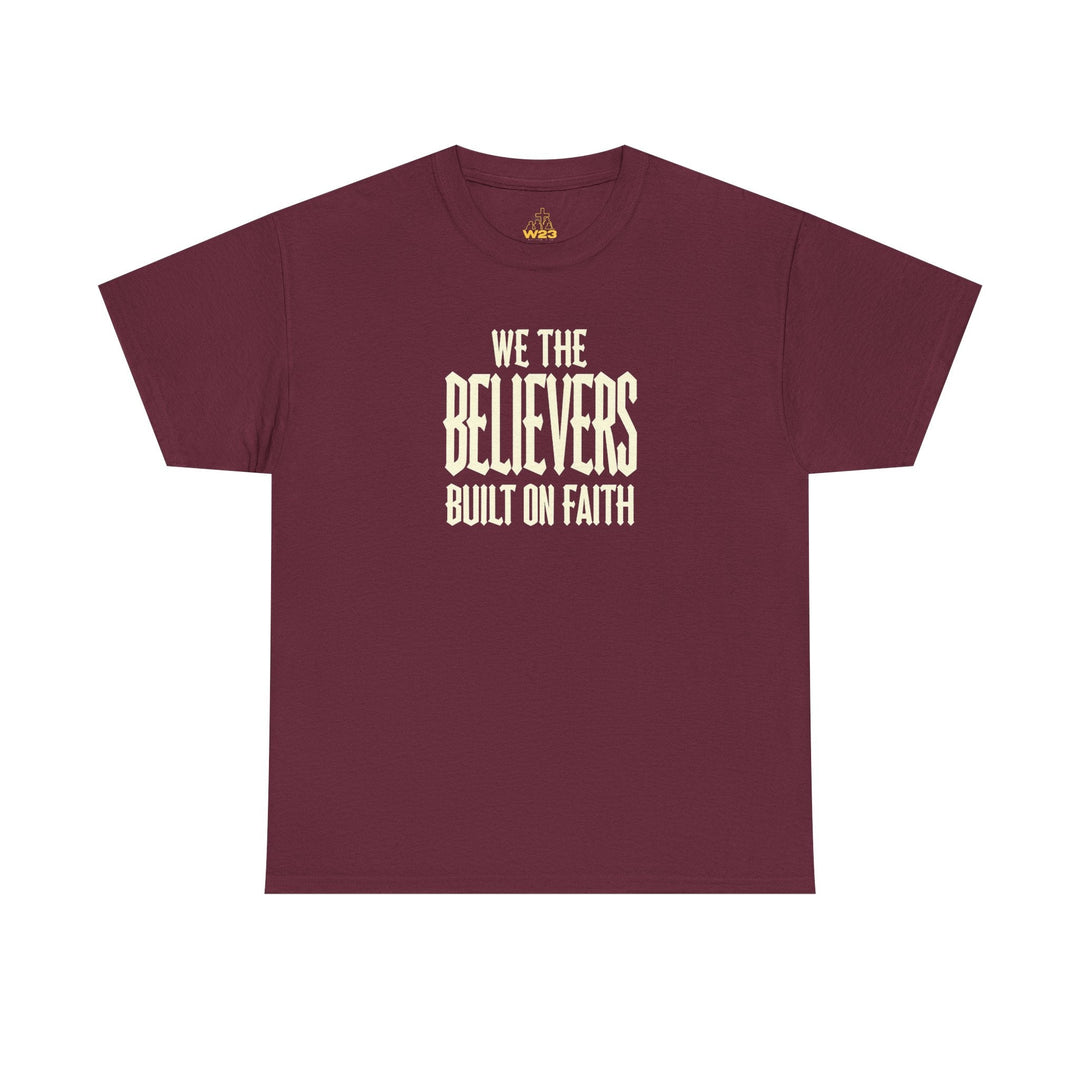 We The Believers T-Shirt (maroon): Frontprint „WE THE BELIEVERS BUILT ON FAITH“