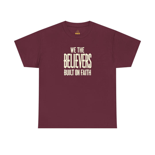 We The Believers T-Shirt (maroon): Frontprint „WE THE BELIEVERS BUILT ON FAITH“