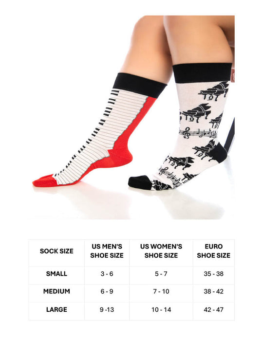 Socken mit Notenlinien-Print und schwarzem Musiknoten-Muster, Größen-Tabelle sichtbar