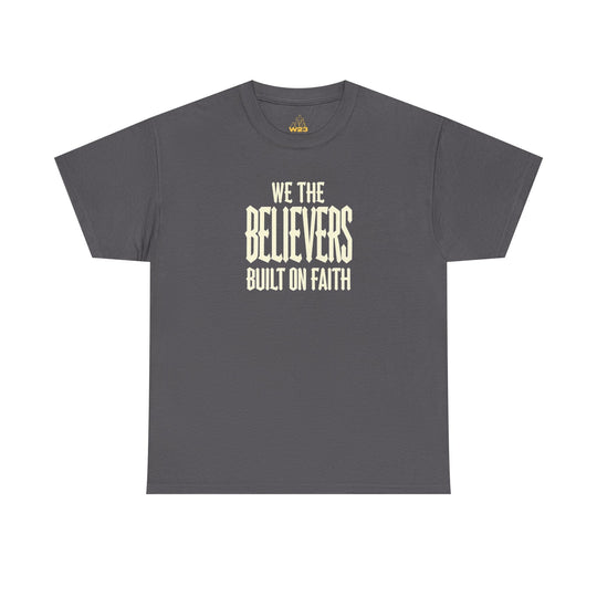 We The Believers T-Shirt (charcoal): Frontprint „WE THE BELIEVERS BUILT ON FAITH“