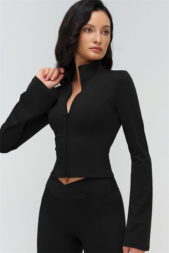 Jacke und Flared Leggings, schwarz: Front-Reißverschluss, hoher Kragen, schmaler Bund