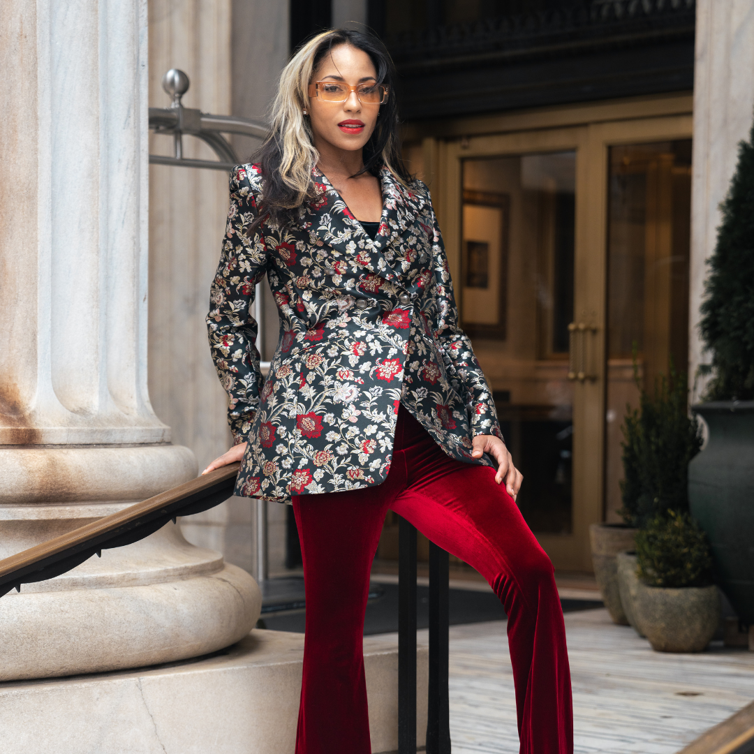 Krimére Blazer mit floralem Muster, schwarzer Grundfarbe, Reverskragen und Knöpfen