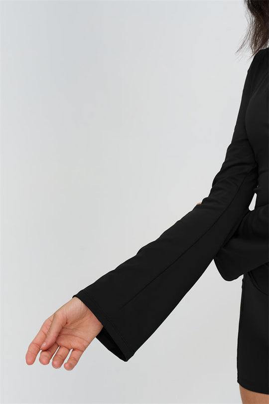 Schwarze Jacke: Ärmel mit glatter, leicht ausgestellter Manschette und bündigem Saum