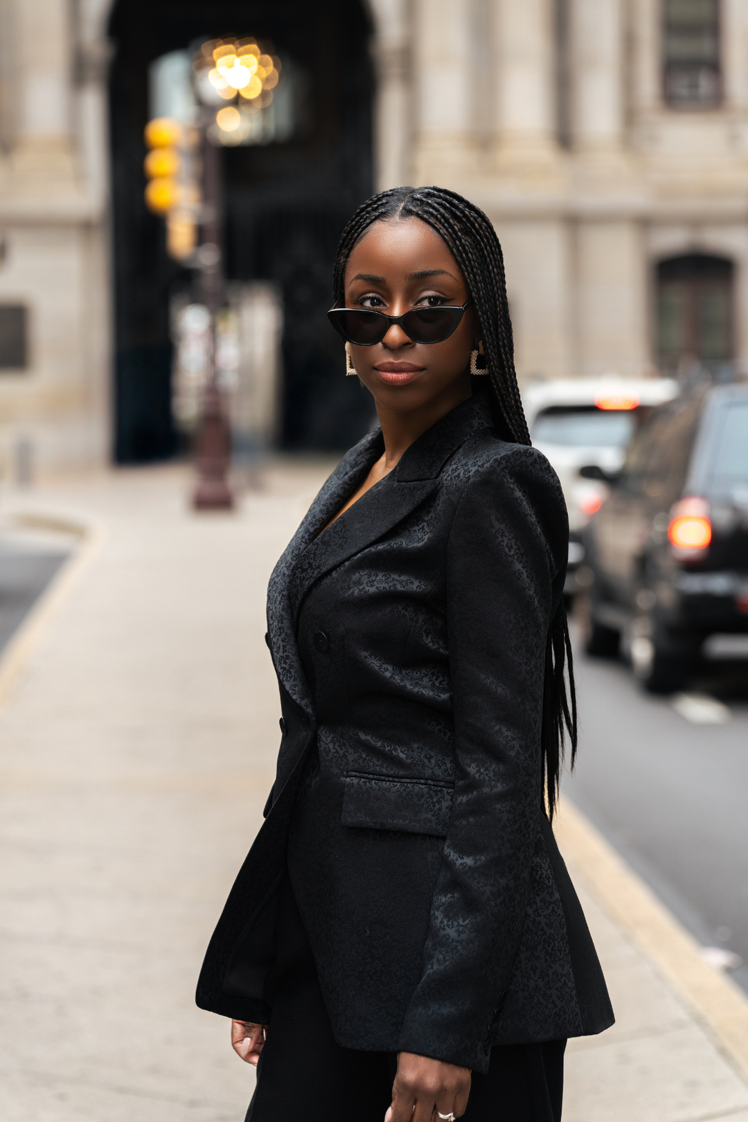 Black blazer in PRIME fit: structured shoulders, notch lapel, front button panel