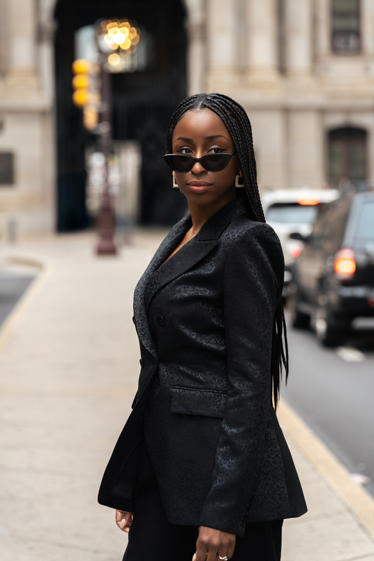 Black blazer in PRIME fit: structured shoulders, notch lapel, front button panel