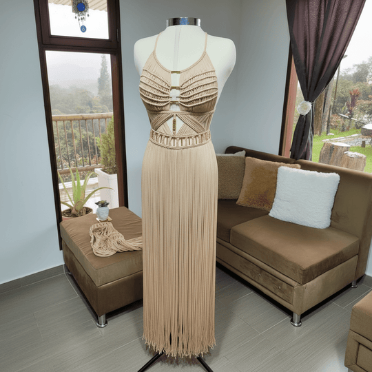 Artemis Beach Party Dress beiges Maxikleid, tiefes Oberteil mit Zierbändern und Fransen