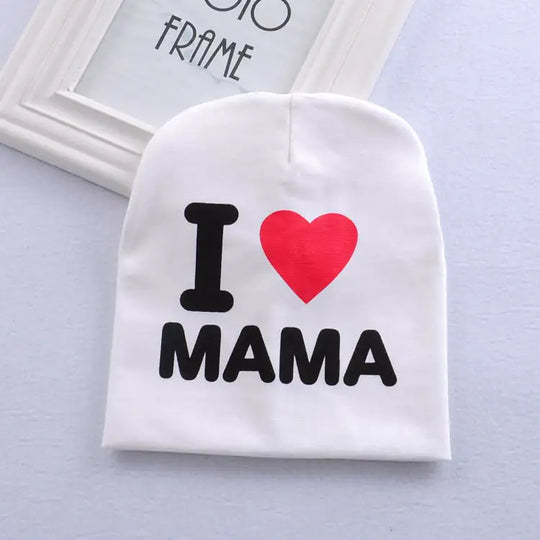 Weiße Babymütze mit I ♥ MAMA Schriftzug und gerippter Umschlagkante