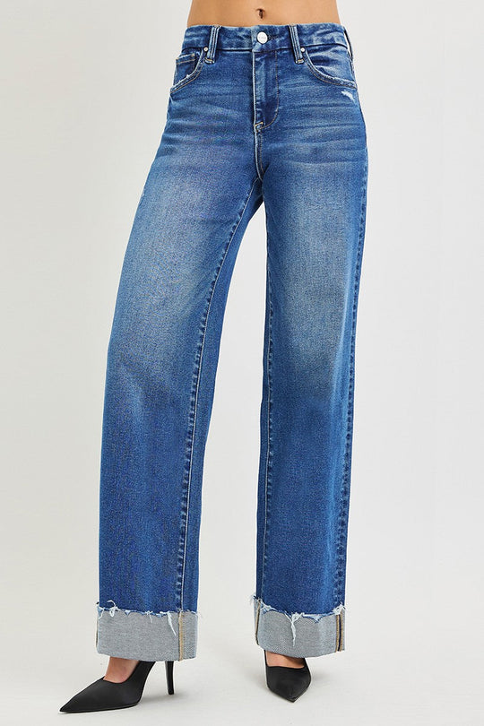 Mittelblaue High-Rise-Jeans mit weitem Bein, Knopfleiste und fransigem Umschlag