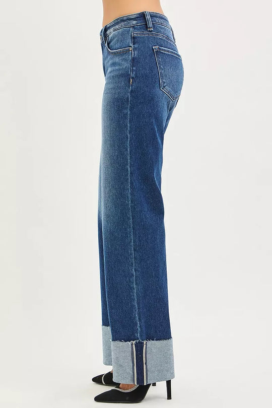 Dunkelblaue Wide-Straight-Jeans, Seitenansicht, breiter Umschlag am Saum