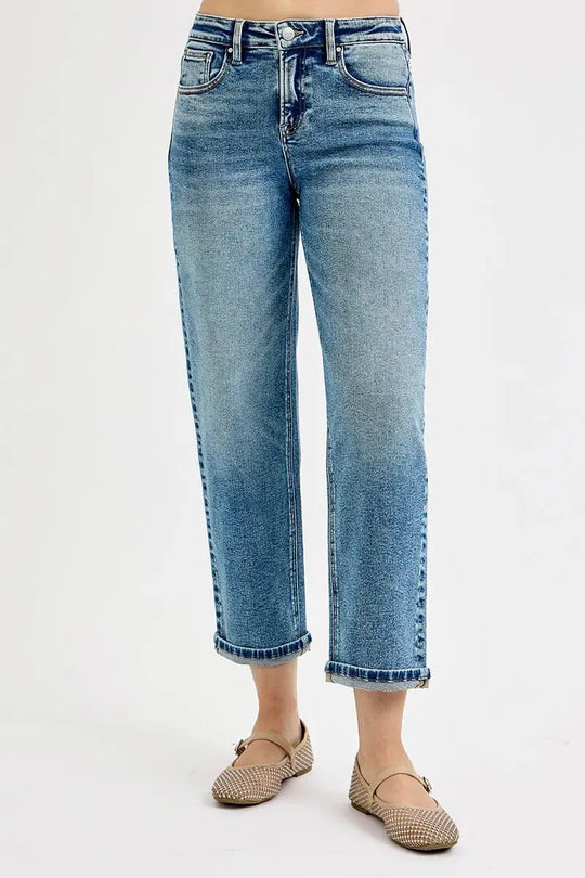 Jeans taille haute coupe boyfriend raccourcie en denim bleu moyen, coutures arrière et ourlet