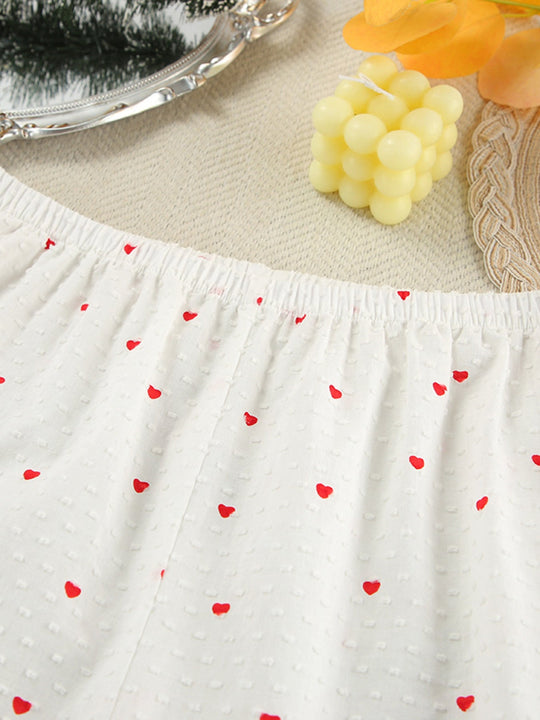 Hose-Detail: elastischer Bund mit Herzprint und weitem Bein