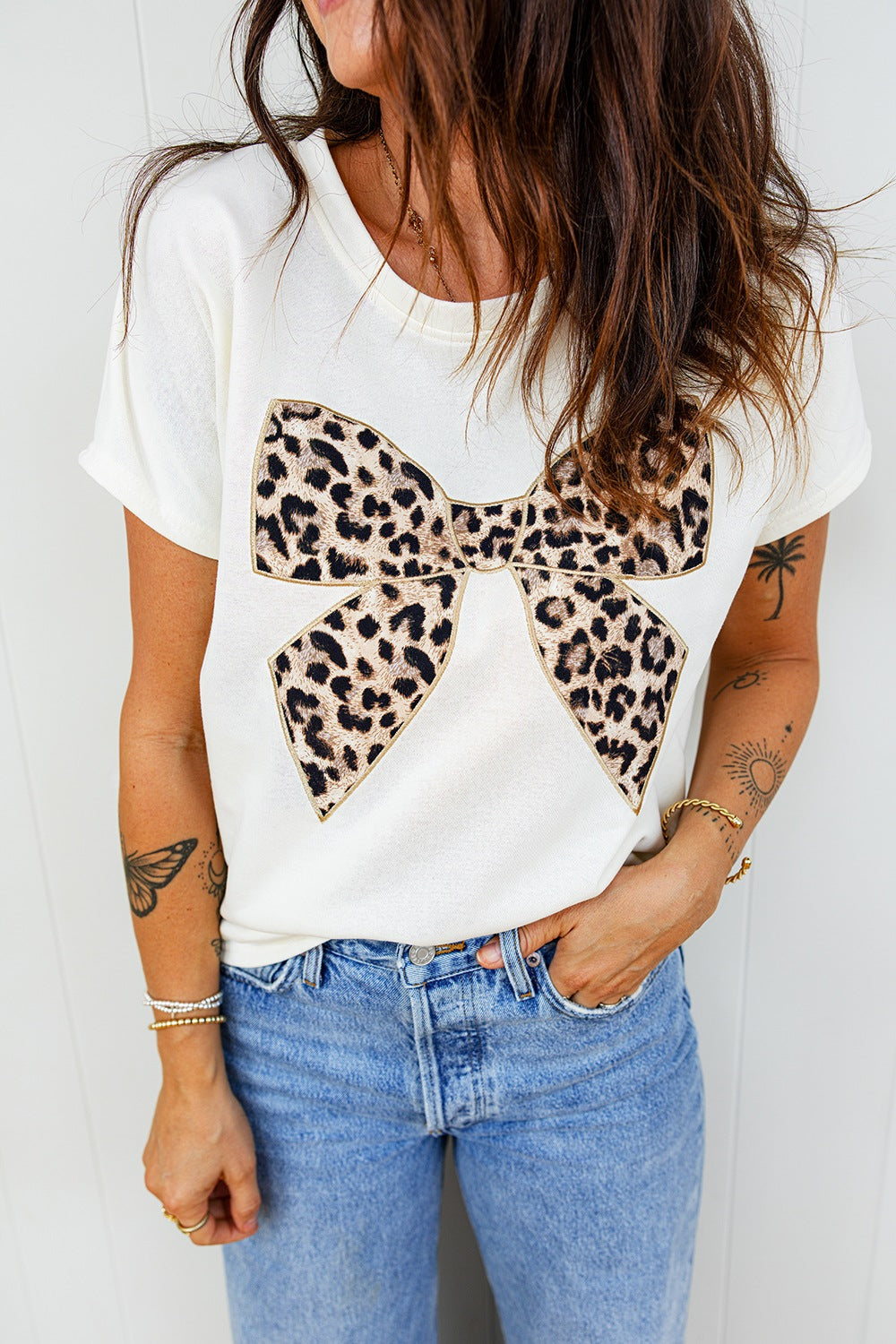 White leopard bow graphic relaxed fit T-shirt, centered on chest