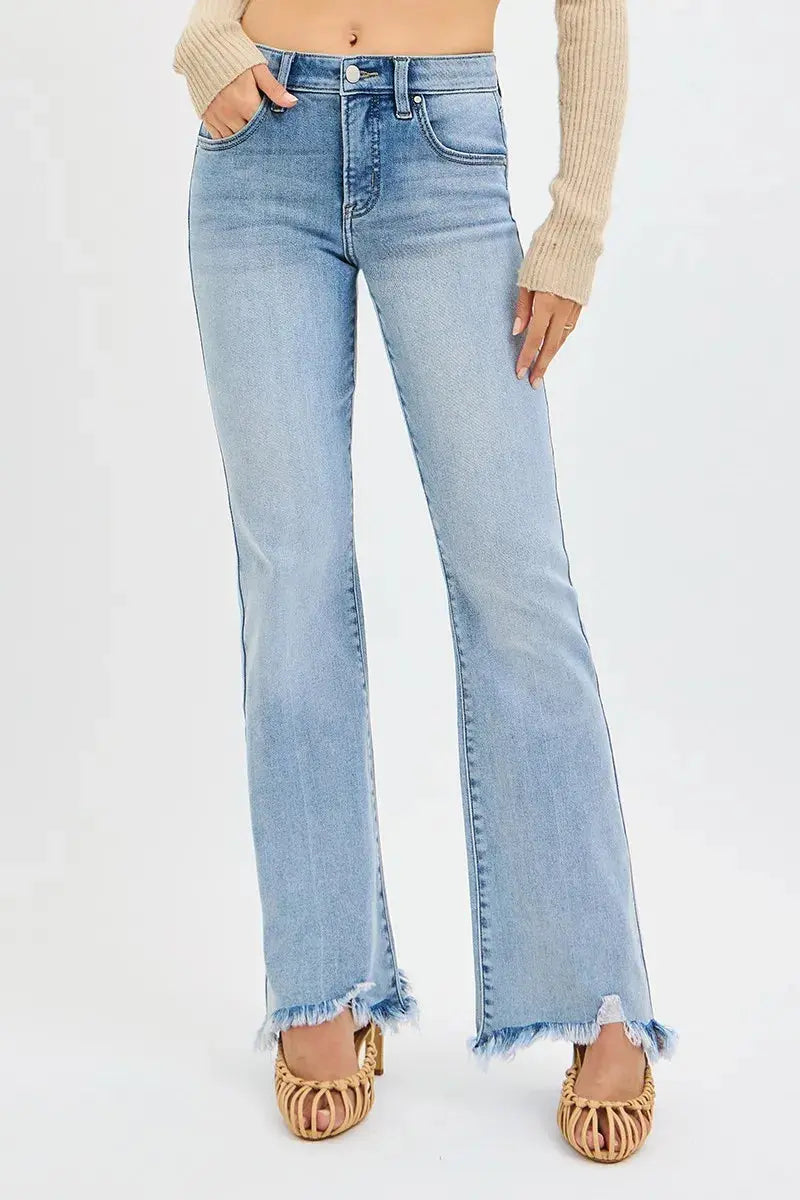 Jeans mit weitem Bein, mittlerer Hellblau-Waschung, ausgefranster Saum am Fußende