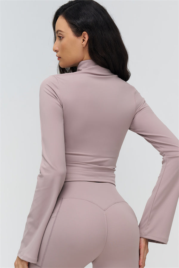 Rosa Sportjacke mit hohem Kragen und Reißverschluss sowie Flared Leggings-Set