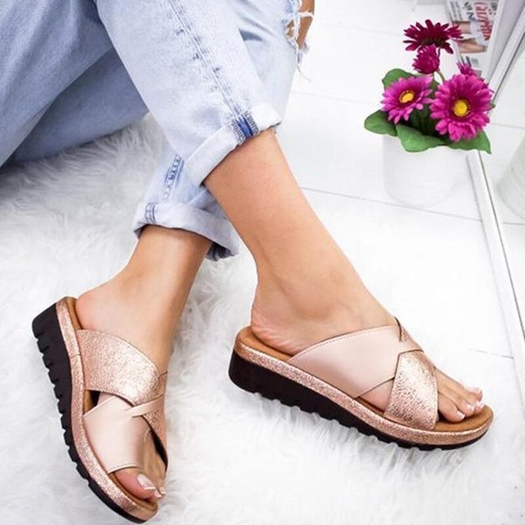 Champagne women’s beach toe slippers with crisscross straps and thick rubber sole