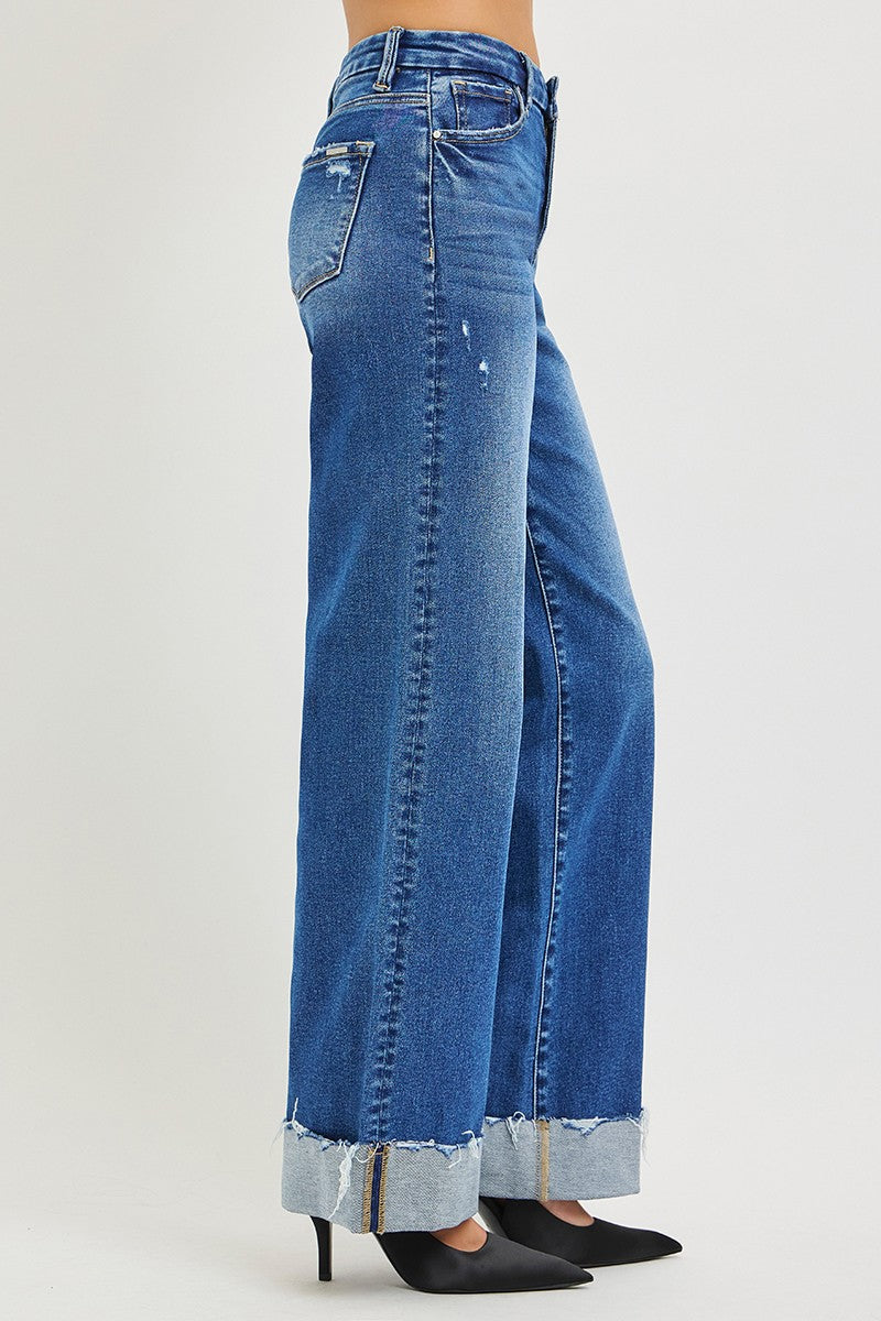 Rückansicht: High-Rise-Jeans mit weitem Bein, mittelblauer Denim und umgeschlagener Kante