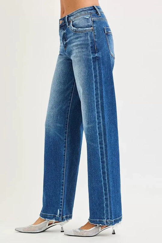 Baggy-Jeans dunkelblau, Seitennaht-Detail, gerader Saum und weites Bein