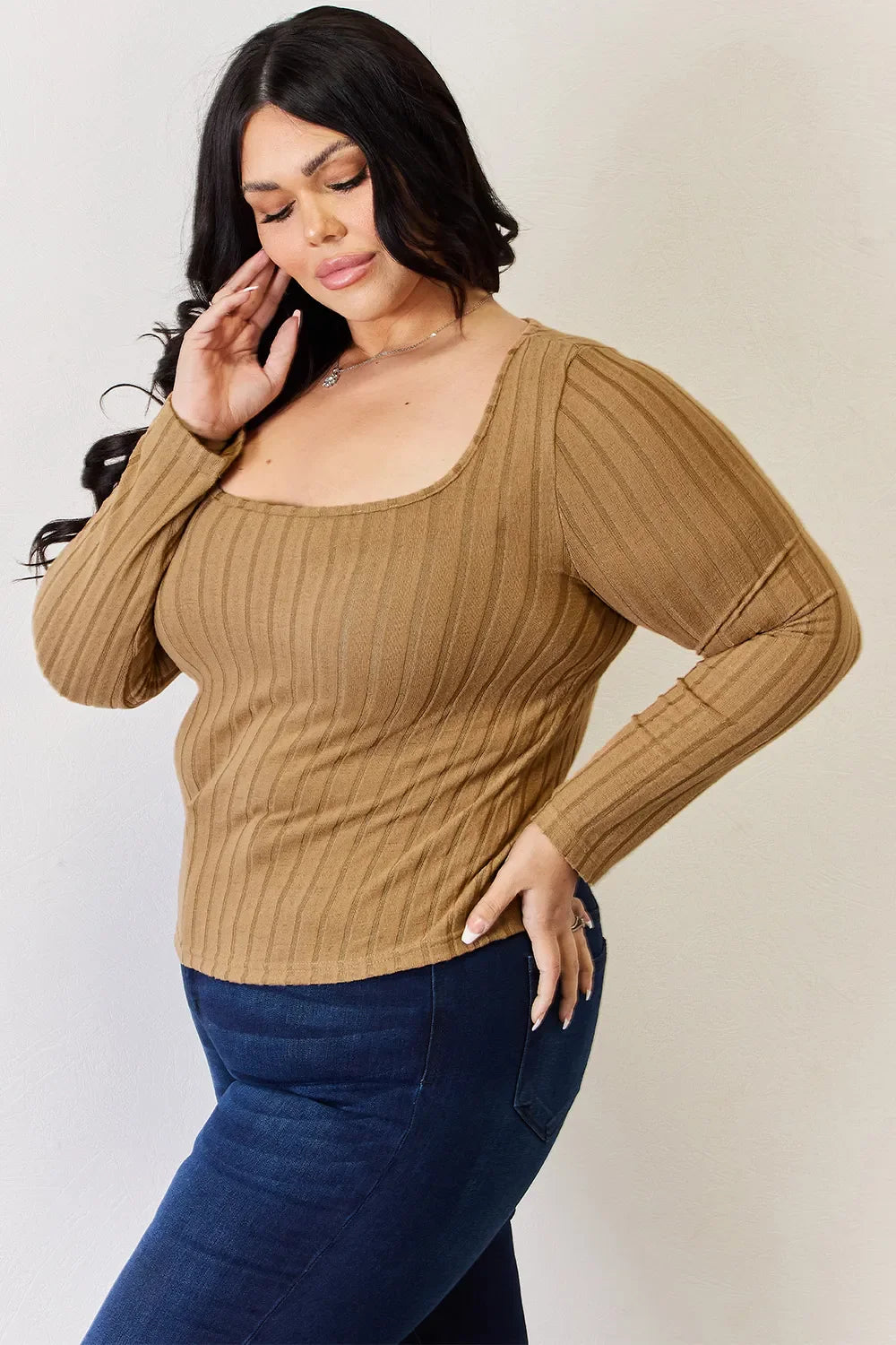 Khaki ribbed long-sleeve T-shirt, scoop neck and contoured side fit