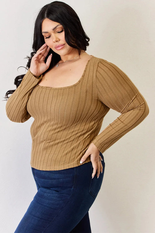Khaki ribbed long-sleeve T-shirt, scoop neck and contoured side fit