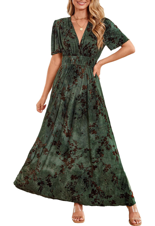 Maxikleid mit Blumenmuster in dunkelgrün, V-Ausschnitt, geraffter Taille und weitem Rock
