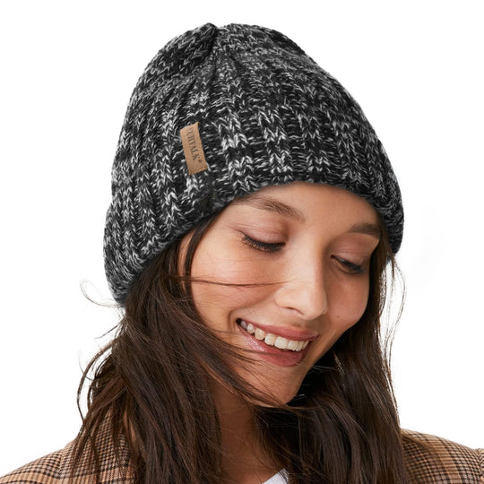Schwarze Strickmütze für Damen, grob gerippt, mit Umschlag und braunem Label