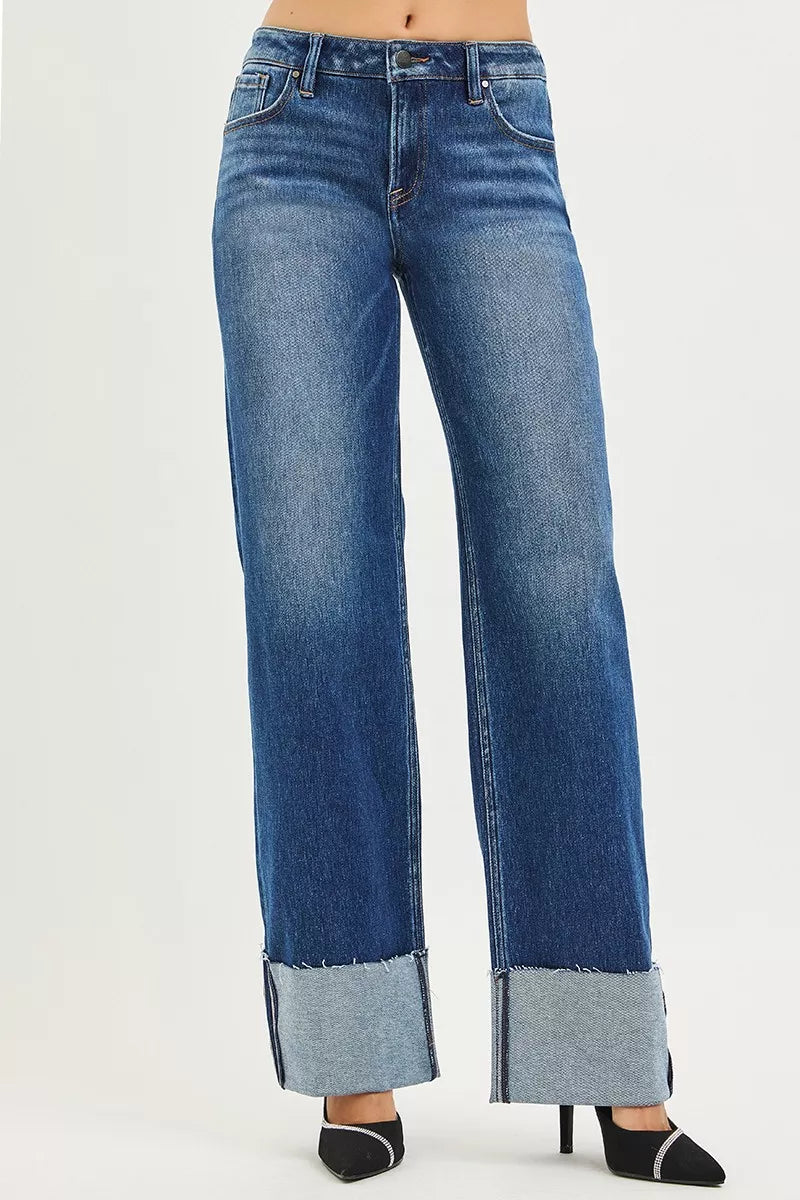 Dunkelblaue Jeans mit weitem geradem Bein, mittlere Leibhöhe, Umschlag am Saum