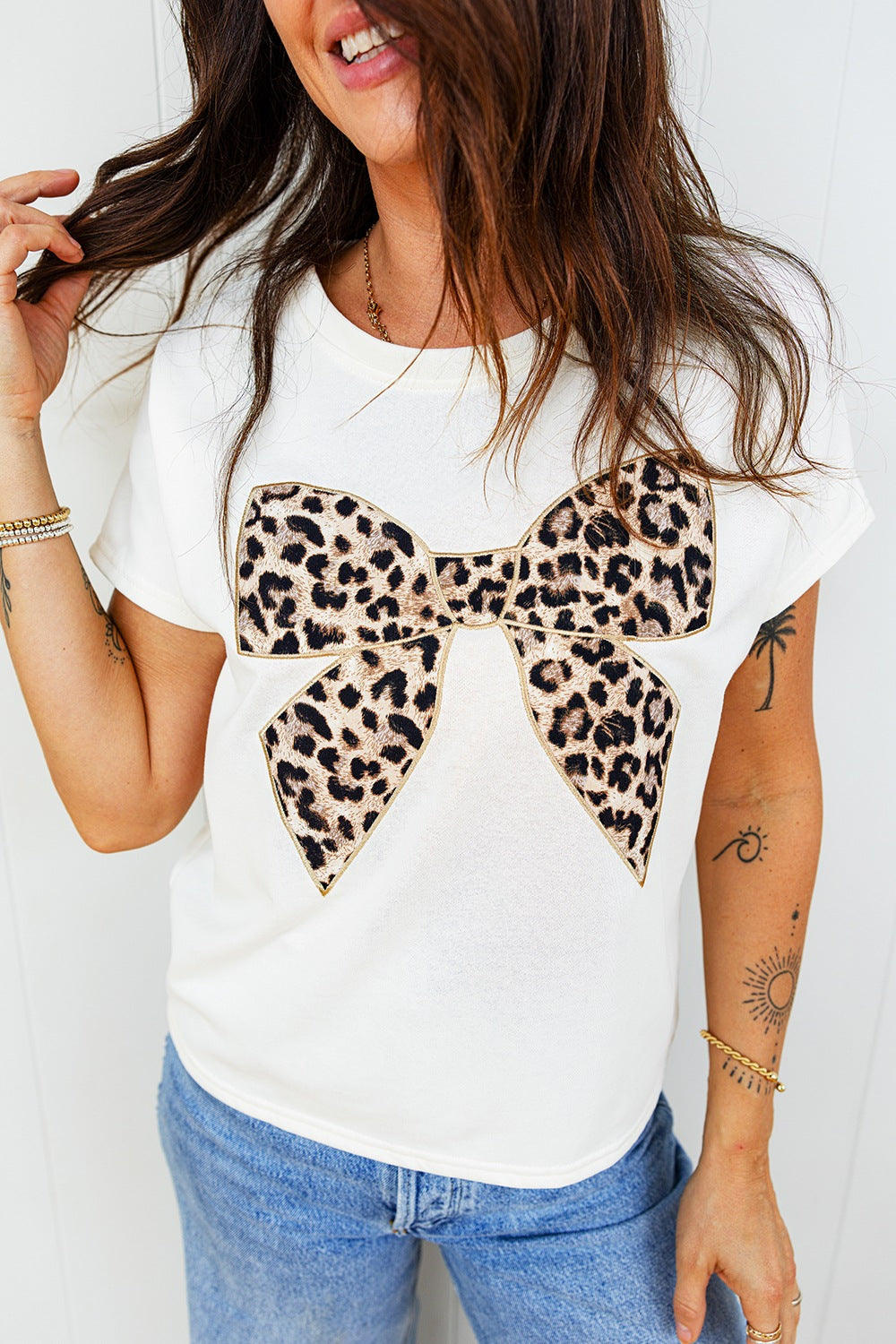 White relaxed fit tee with leopard bow print at neckline