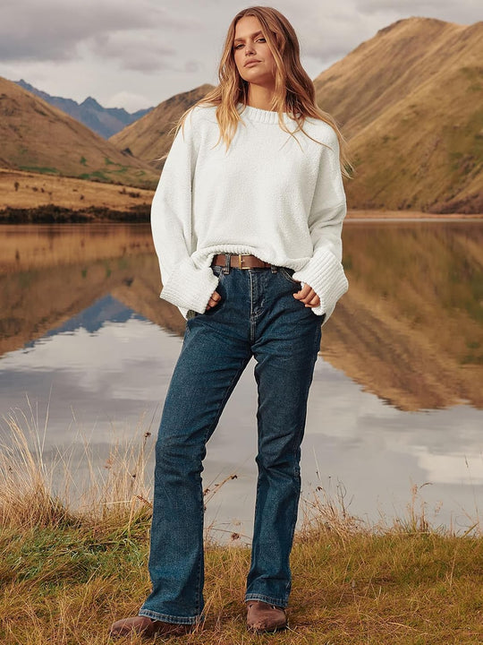White fuzzy oversized pullover with crew neck and ribbed cuffs