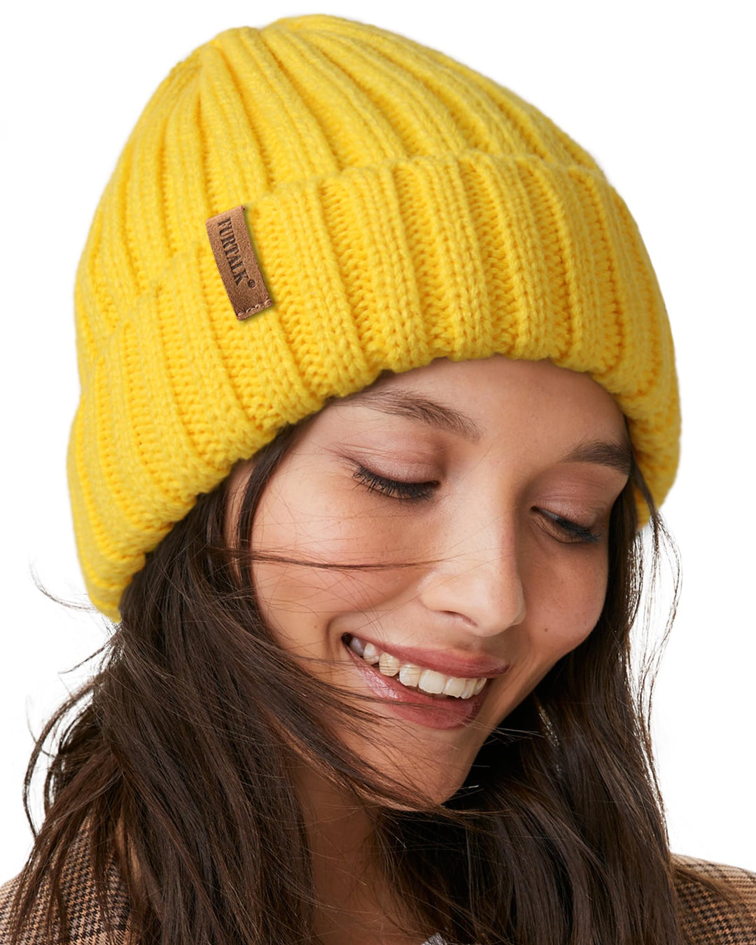 Gelbe Strickmütze für Damen, grob gerippter Beanie-Stoff, Umschlag mit braunem Label
