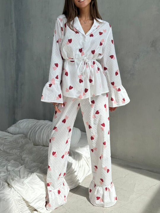 Long Sleeve and Pants Lounge Set mit roten Herzprints, Bindegürtel und Schlaghosen