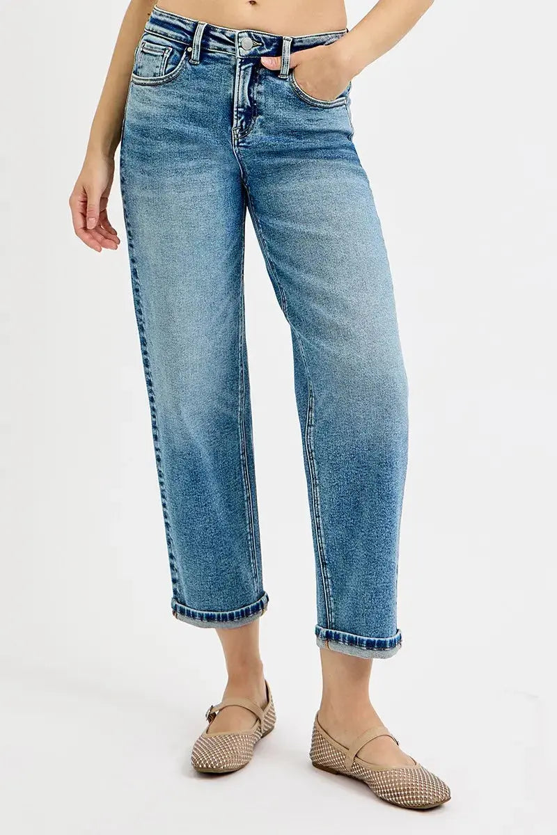 Jeans taille haute boyfriend raccourcie en denim bleu moyen, braguette zippée et passants