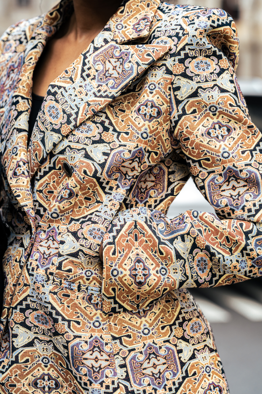Blazer estampado con manga larga y solapa ancha, vista de primer plano