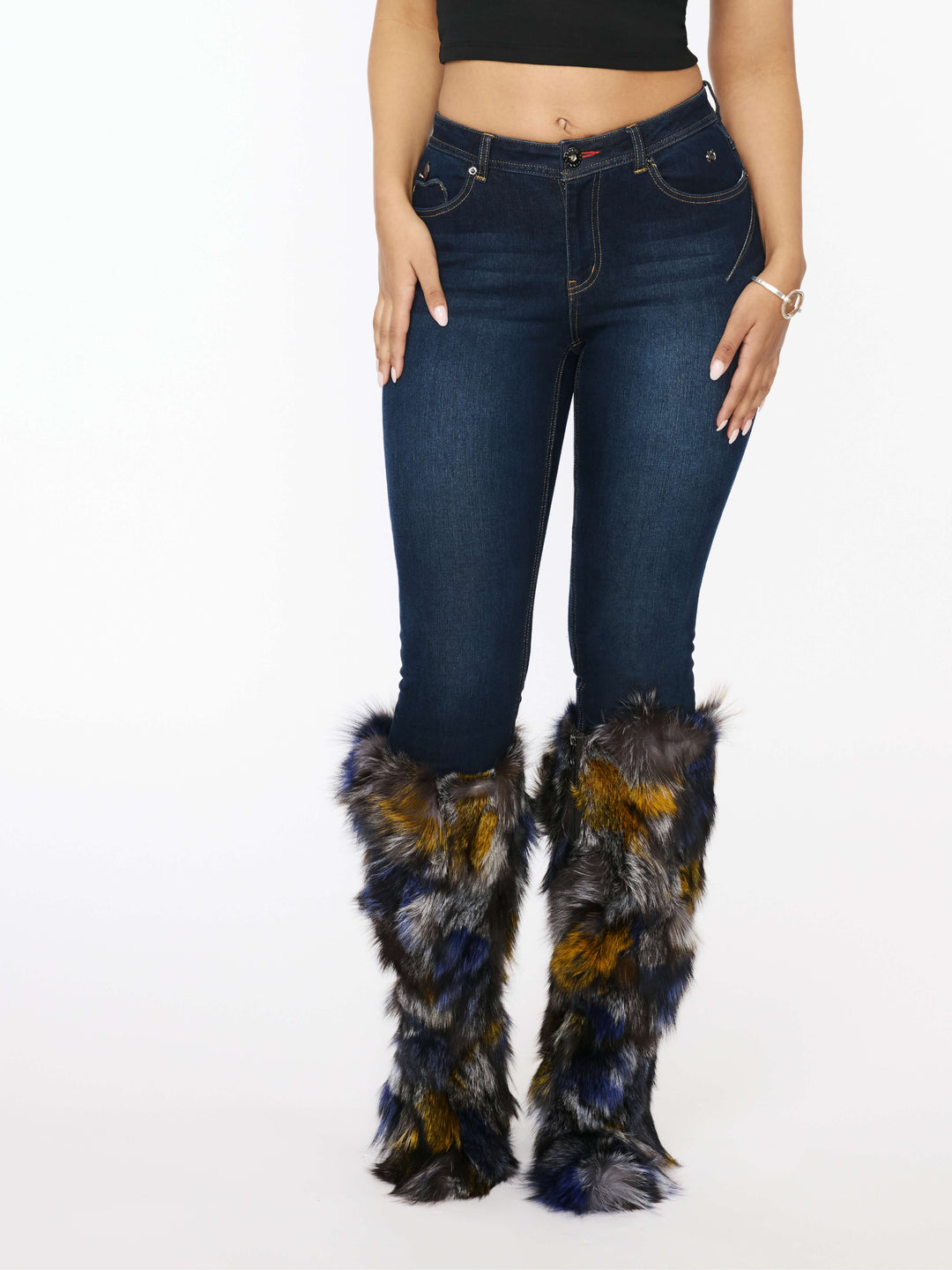Dunkel gewaschene Skinny-Jeans, schmaler Beinverlauf bis zum Knöchel, Fronttaschen