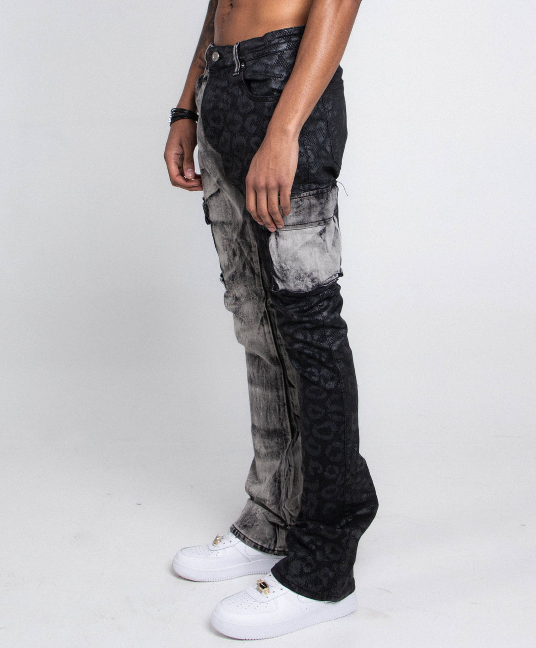 AJ33SK-2 Stacked Jeans schwarz-grau mit Lace-Muster, aufgesetzten Cargo-Taschen