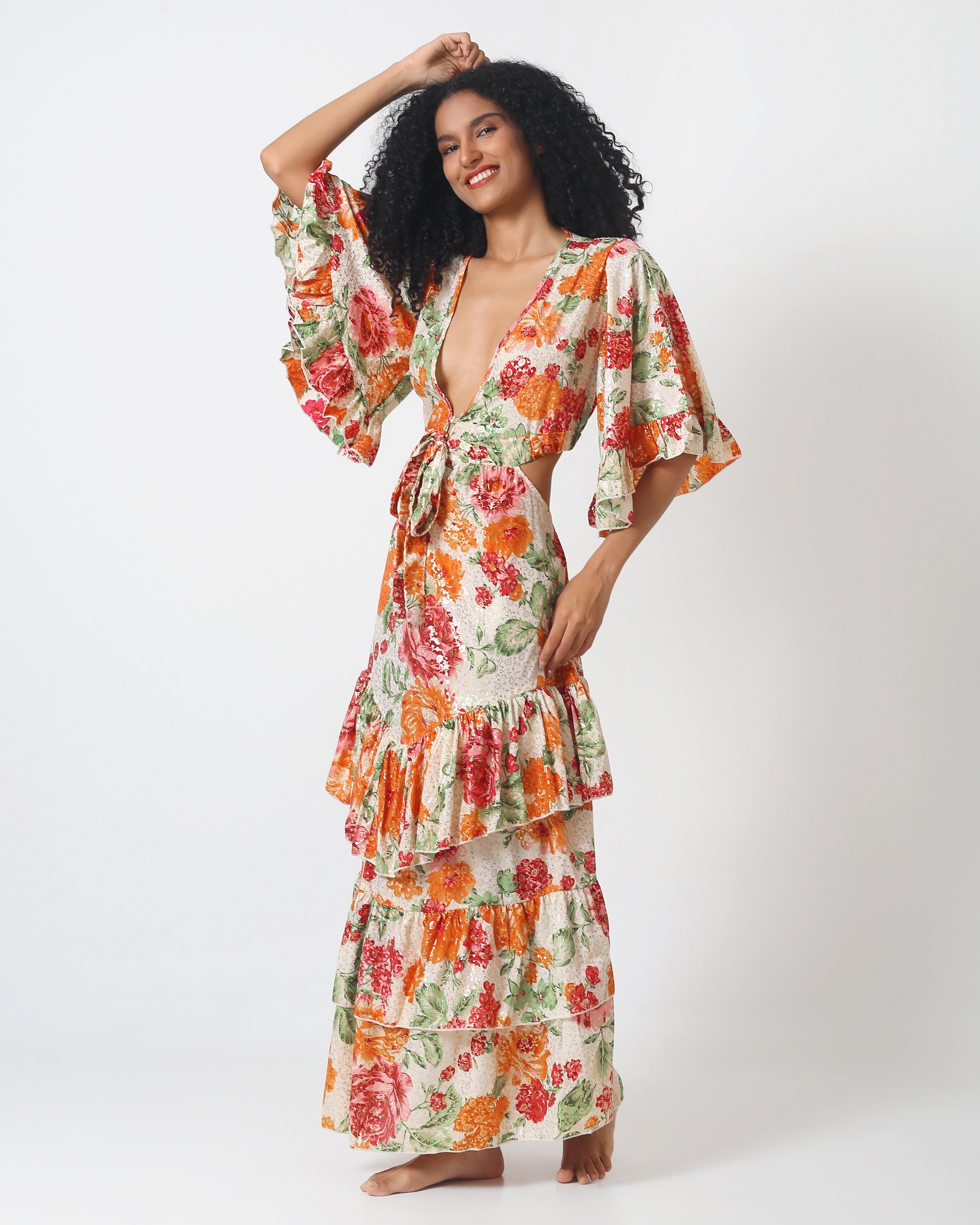 Cabo Dress: bunter Blumenprint, V-Ausschnitt, dreistufiger Rüschenrock