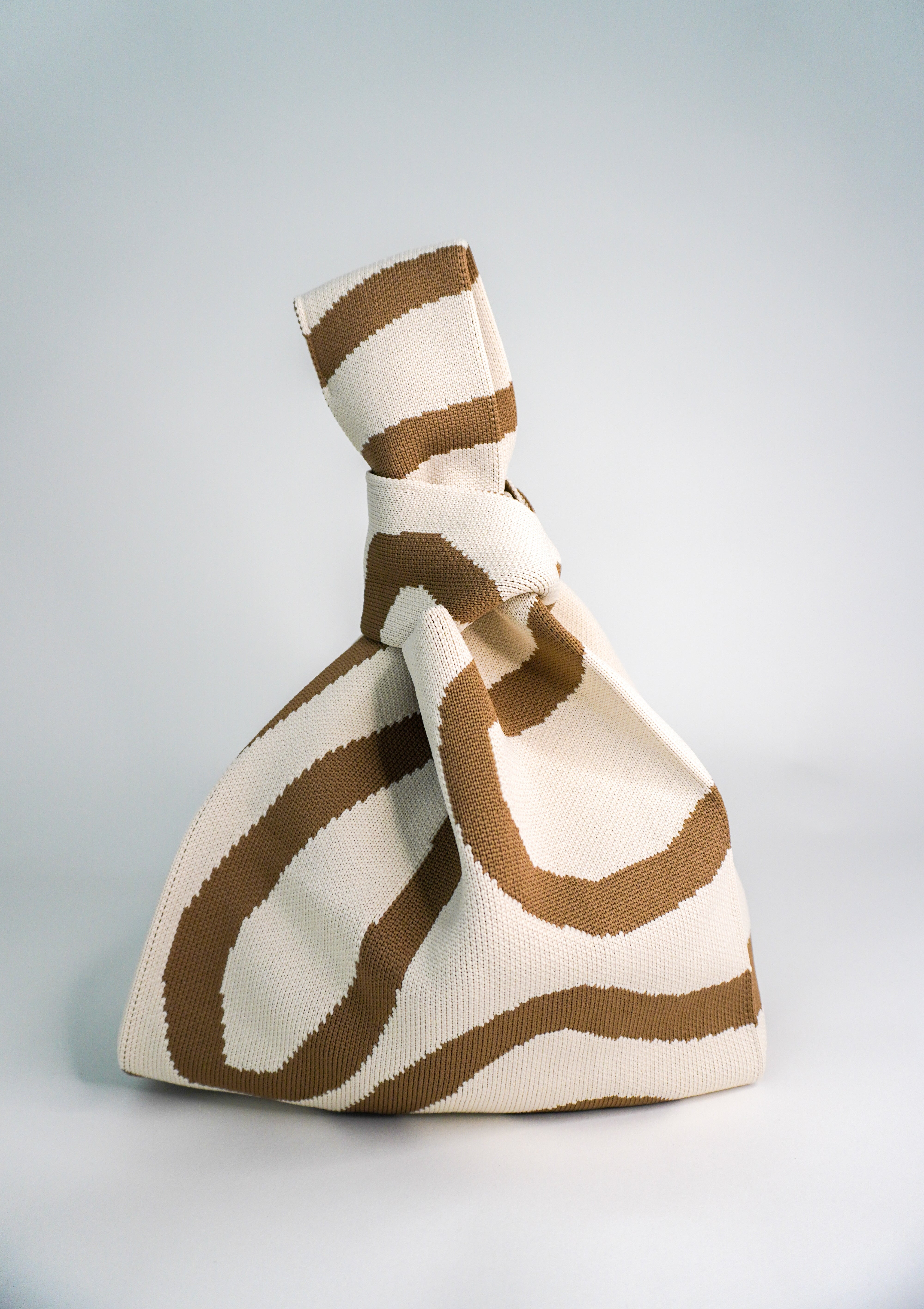 Meander beige handbag with striped knit handle tie