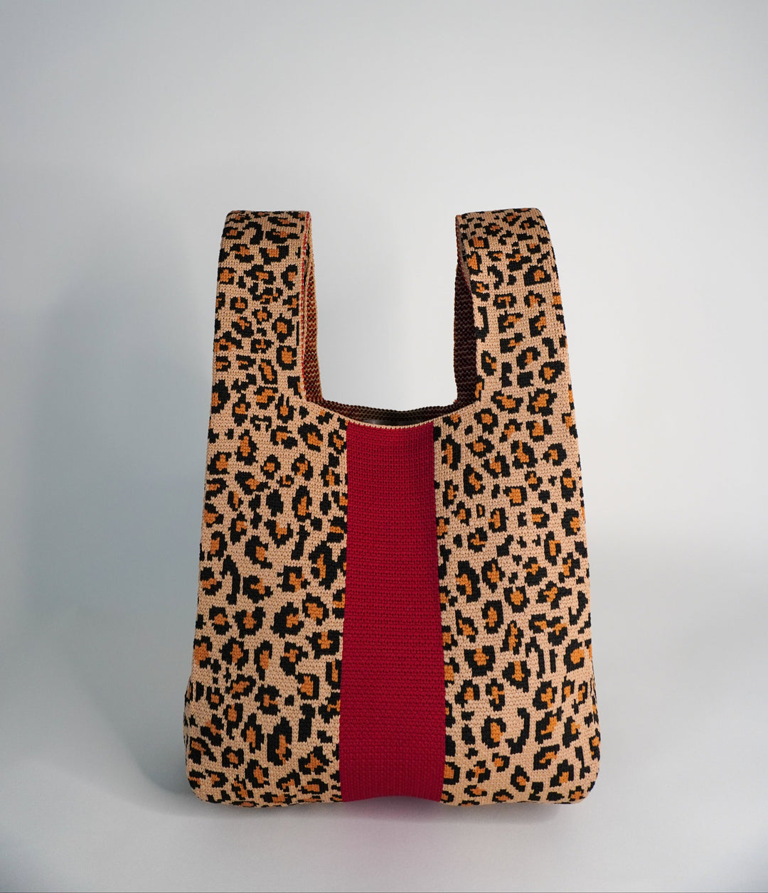 Leopard print tote bag with U-shaped opening, red inner panel and wide straps