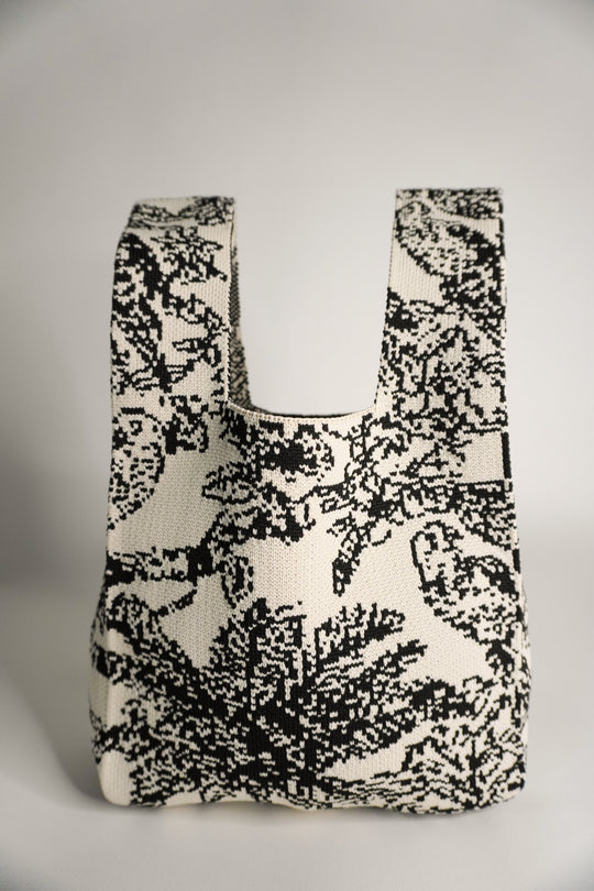 Palm Beach black handbag close-up front with wide opening and abstract black/white weave
