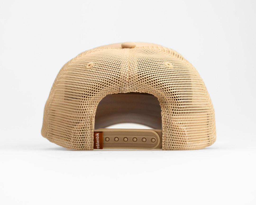Tan Swell Cap Rückansicht mit Netzeinsatz und verstellbarer Verschlussklappe