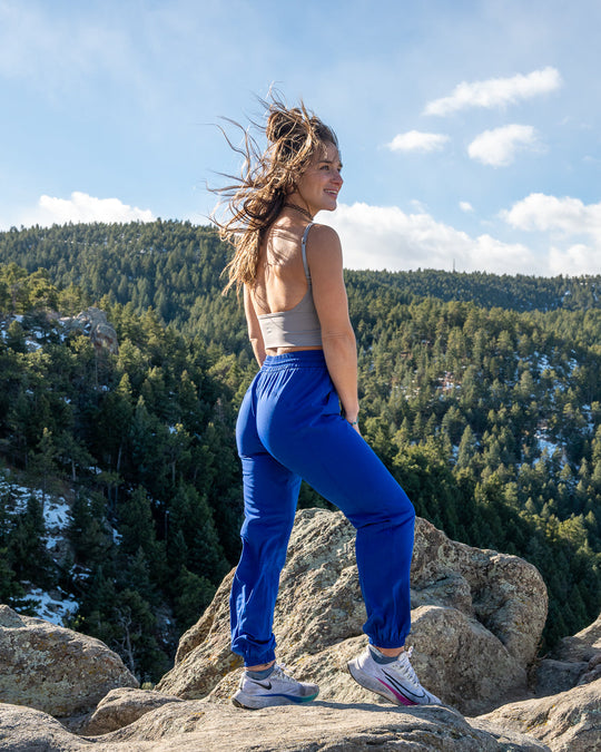 Performance-Joggerhose, blaue Jogginghose mit elastischem Bund und seitlichen Nähten