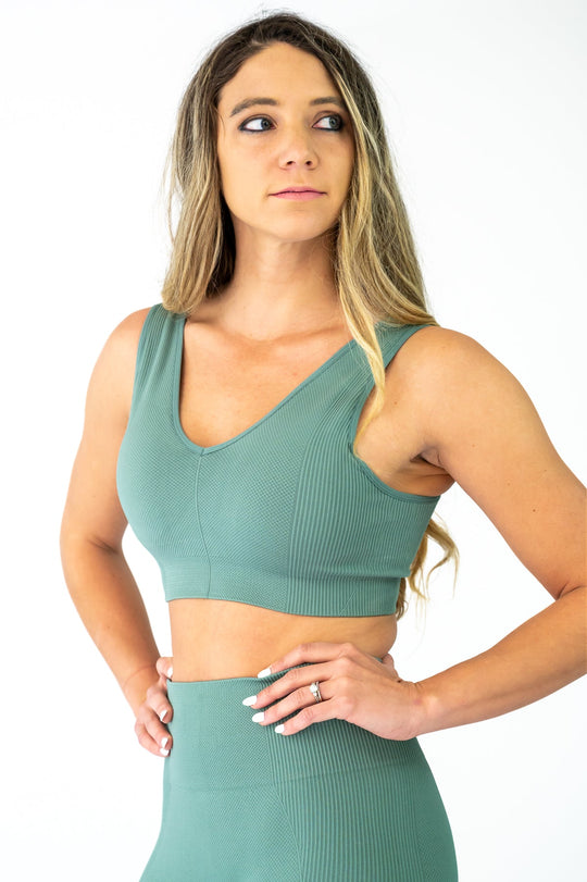 Cloud Set Alpine Green: sport-bh med V-utringning og matchende leggings