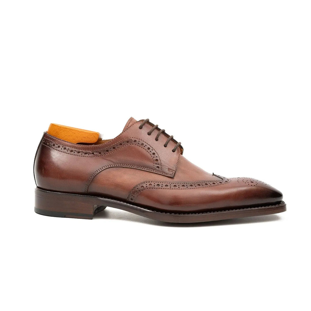Brown brogue derby shoes, lace-up with cap-toe detailing and leather upper