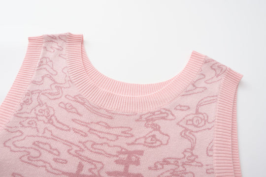 Ribbed crewneck sweater vest in light pink with all-over jacquard line pattern